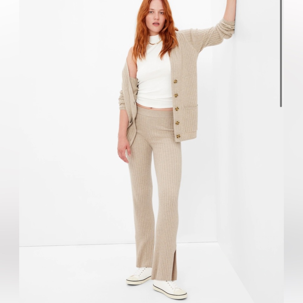 GAP NWT Mid Rise‎ Split Flare Sweater Pants - Taupe